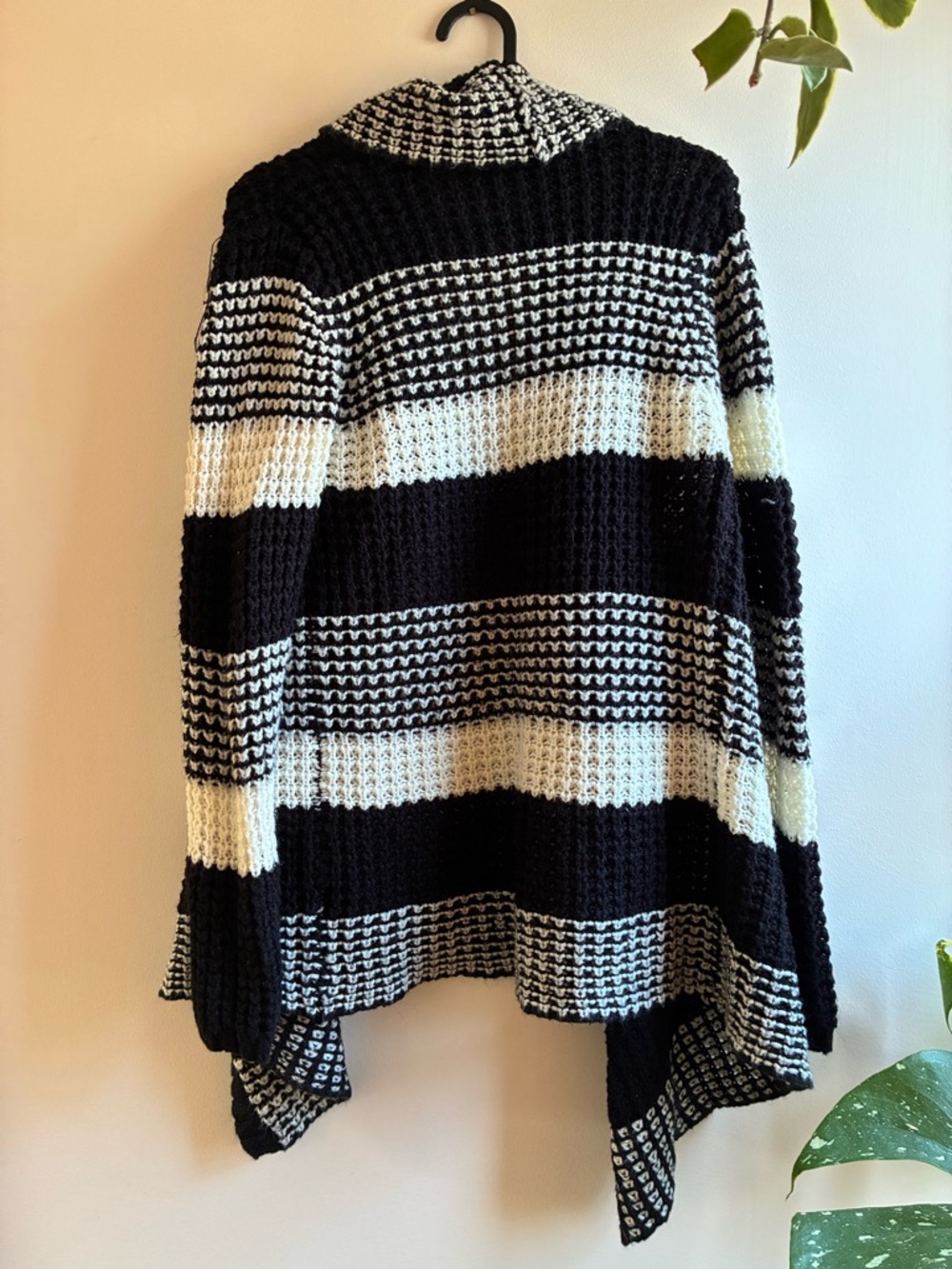 Black & White Open-Front Women's Sweater Cardigan - Picture 2 of 5